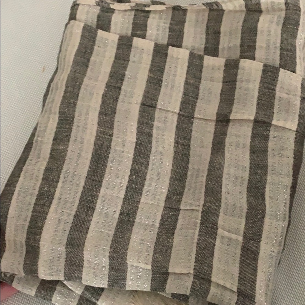 Striped scarf with shimmer